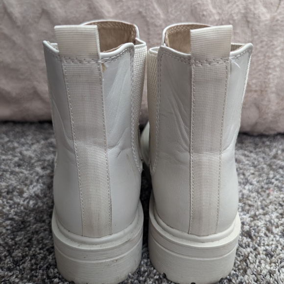 Soda Pilot Ankle Boots - Picture 7 of 9